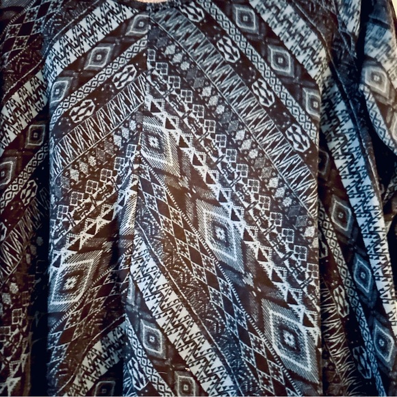 French Laundry, Tunic Top, Size Large, Blue Geometric Patterned - Picture 6 of 7